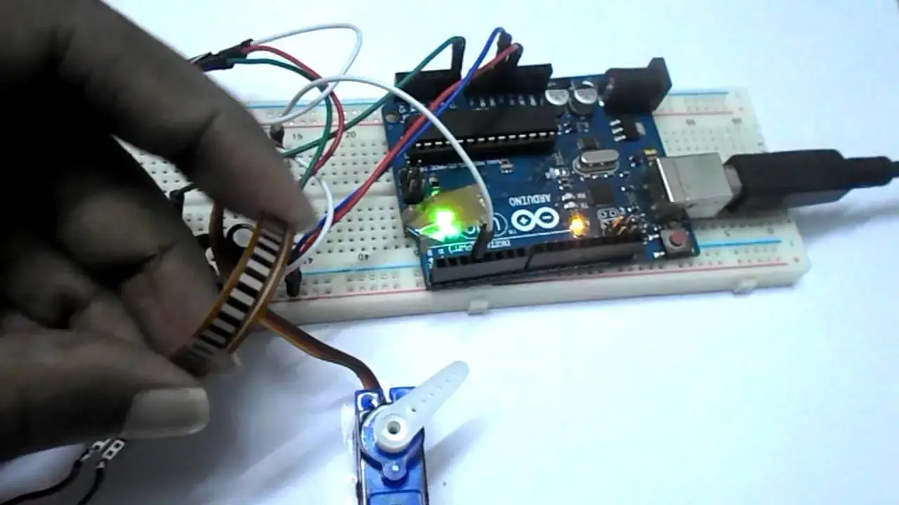 servo motor control by flex sensor